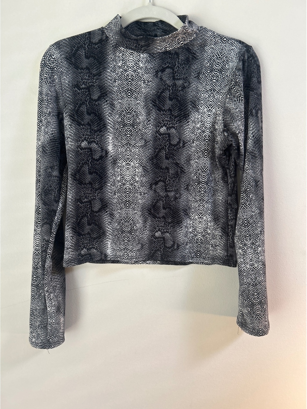 Olivia Rae Women's Long Sleeve Snake Print Top Size Medium